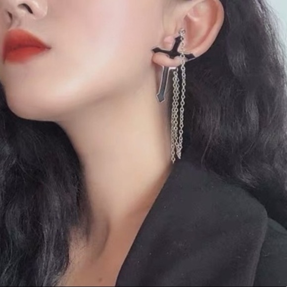 Unique Black cross stud long chain earrings NWT - Picture 6 of 8